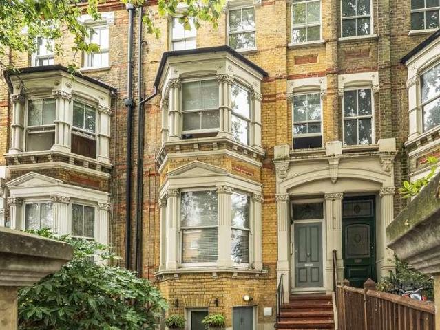 2 bed flat for sale