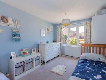 2 bed flat for sale