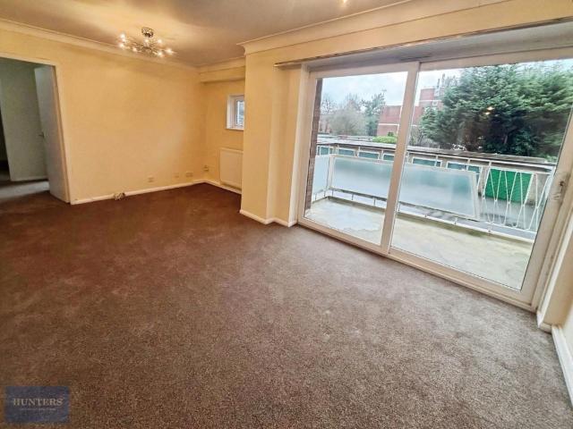 2 bed flat for sale