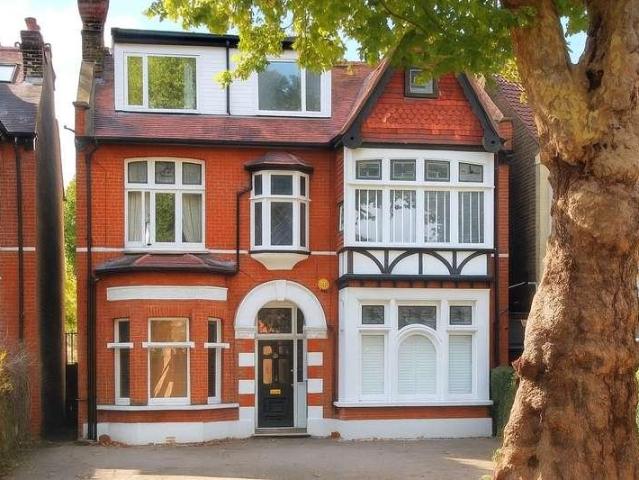 2 bed flat for sale