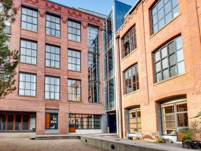 2 bed flat for sale