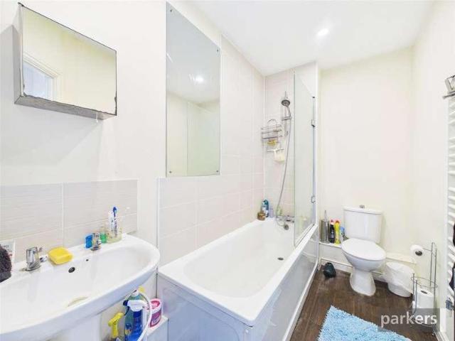 2 bed flat for sale