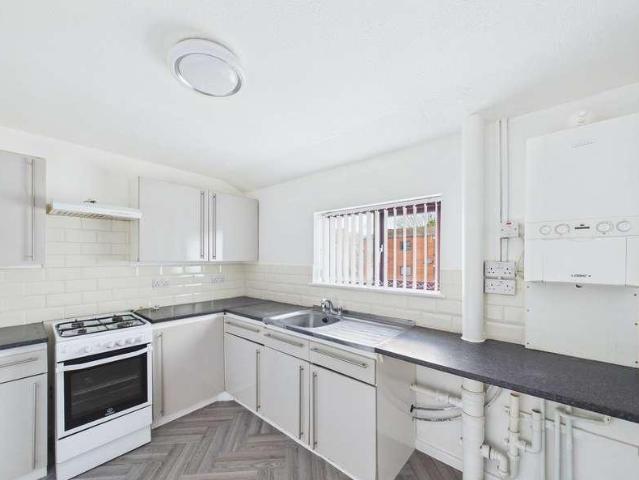 2 bed flat for sale