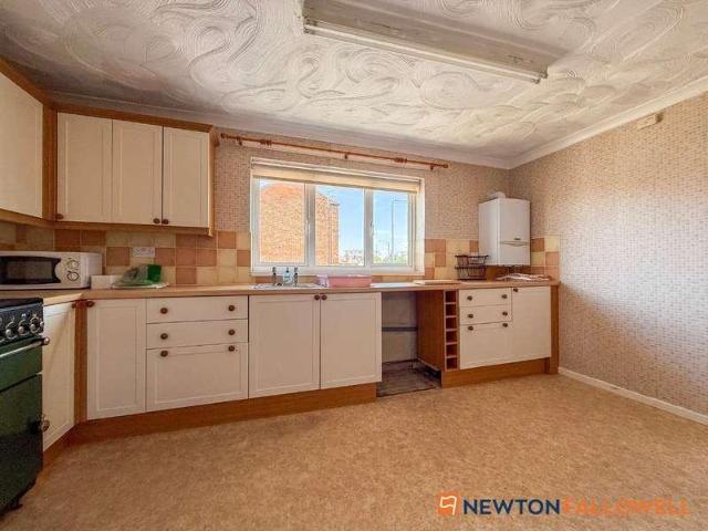 2 bed flat for sale