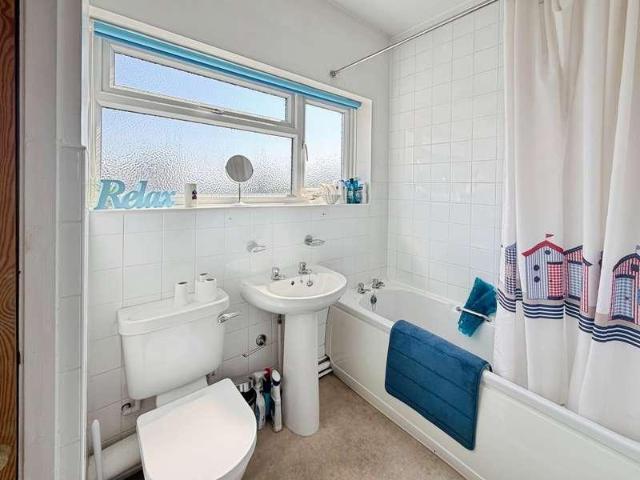 2 bed flat for sale