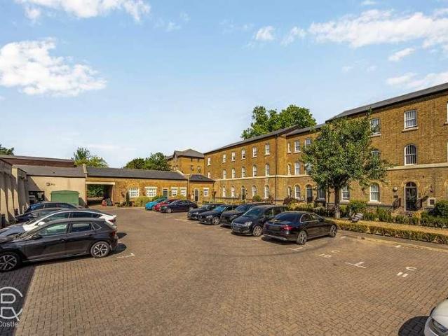 2 bed flat for sale