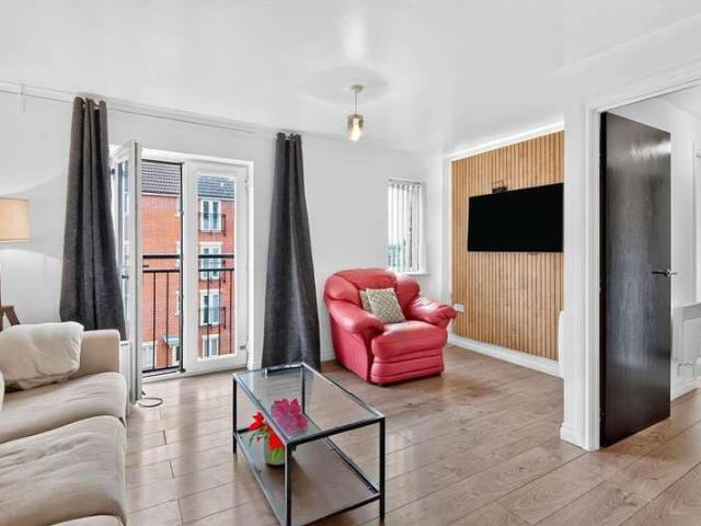 2 bed flat for sale