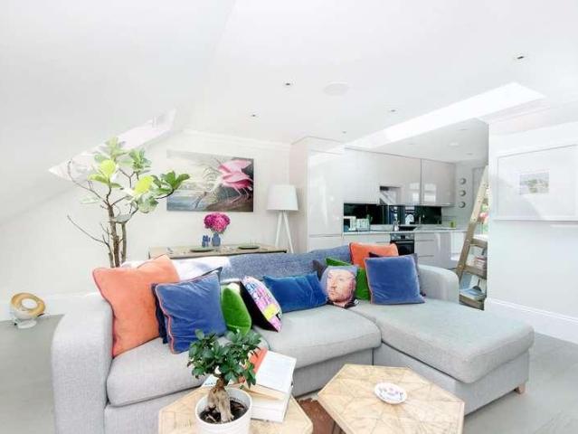 2 bed flat for sale