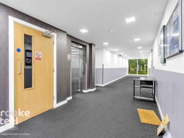 2 bed flat for sale
