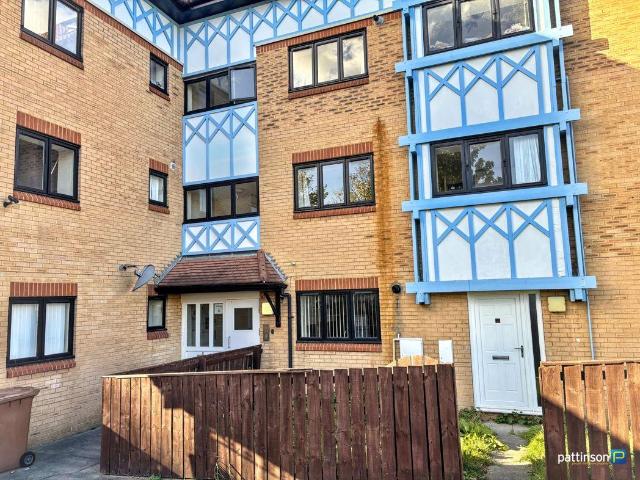 2 bed flat for sale