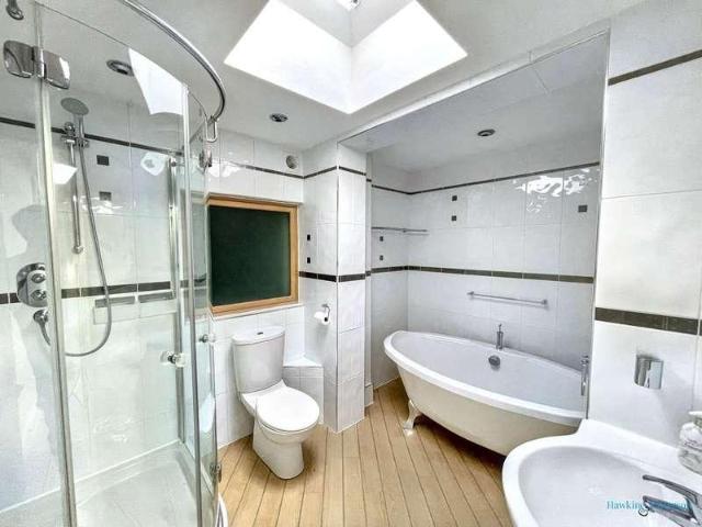 2 bed flat for sale
