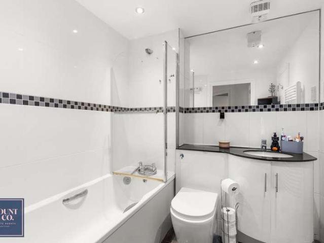 2 bed flat for sale