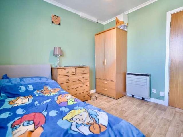 2 bed flat for sale