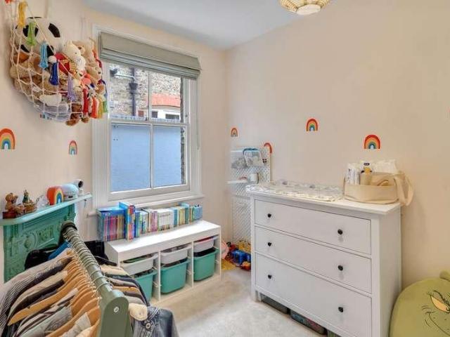 2 bed flat for sale