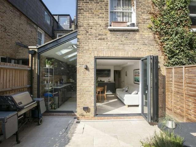 2 bed flat for sale