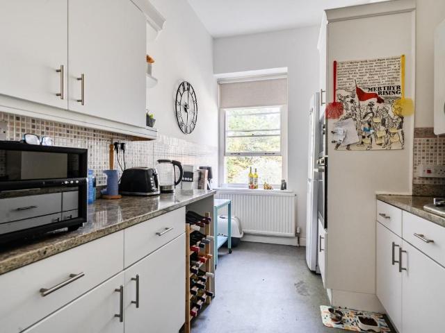 2 bed flat for sale