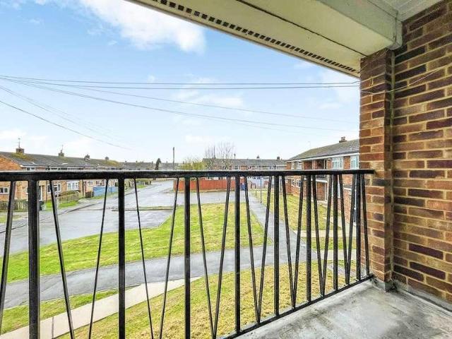 2 bed flat for sale