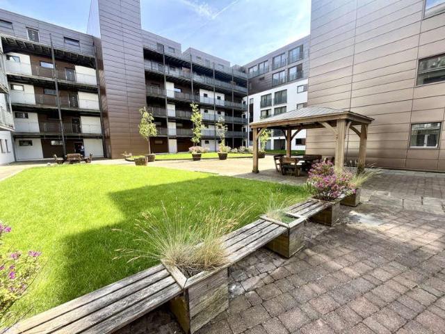 2 bed flat for sale