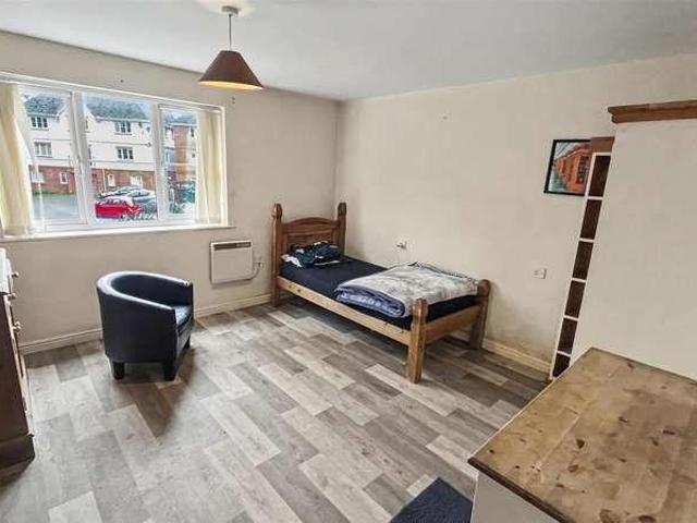 2 bed flat for sale