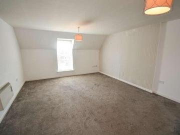 2 bed flat for sale