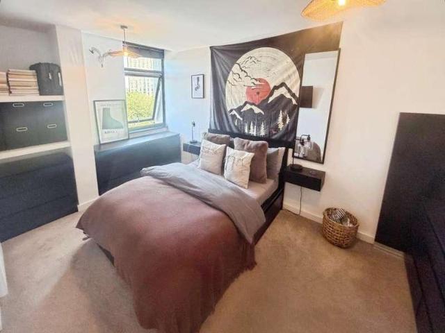 2 bed flat for sale