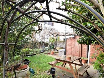 2 bed flat for sale