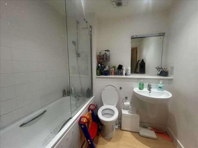2 bed flat for sale