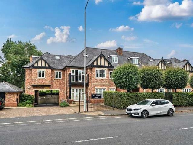 2 bed flat for sale