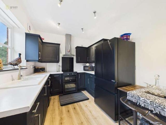 2 bed flat for sale