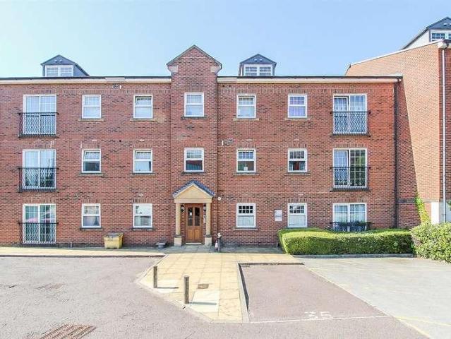 2 bed flat for sale