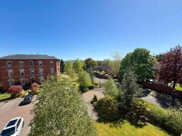 2 bed flat for sale