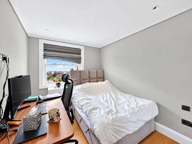 2 bed flat for sale