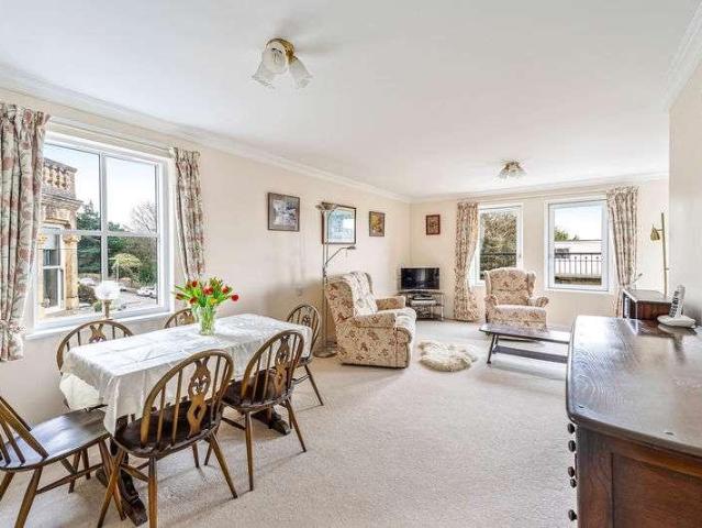 2 bed flat for sale