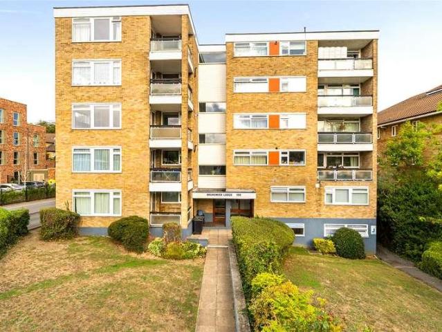 2 bed flat for sale