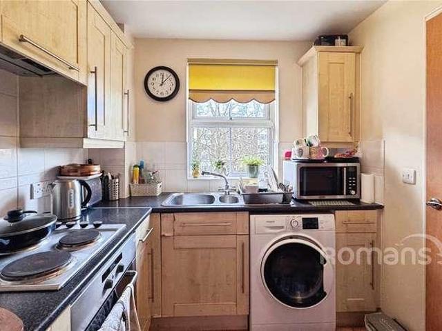 2 bed flat for sale