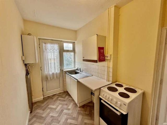 2 bed flat for sale