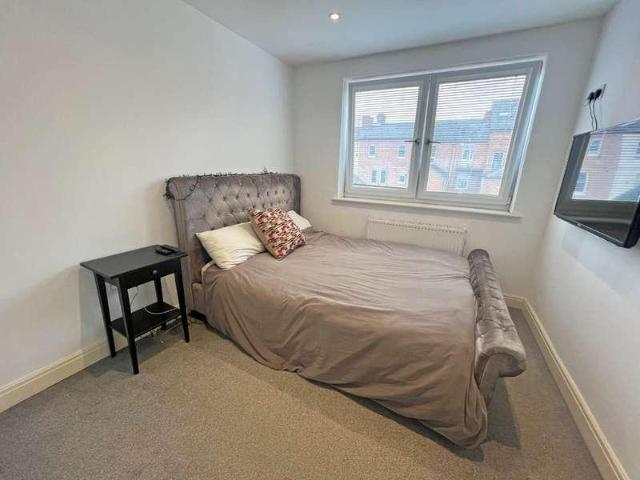 2 bed flat for sale