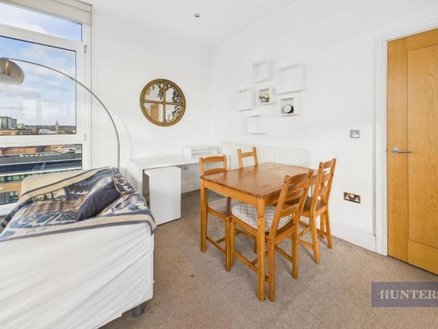 2 bed flat for sale