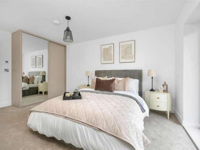 2 bed flat for sale