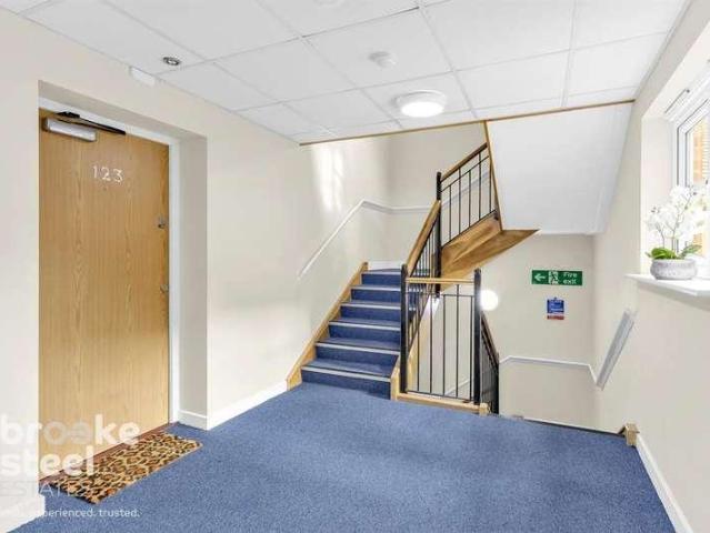 2 bed flat for sale
