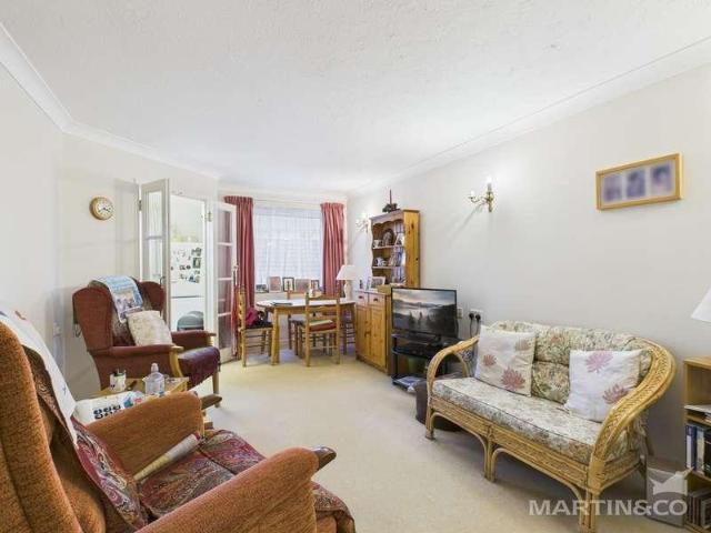 2 bed flat for sale