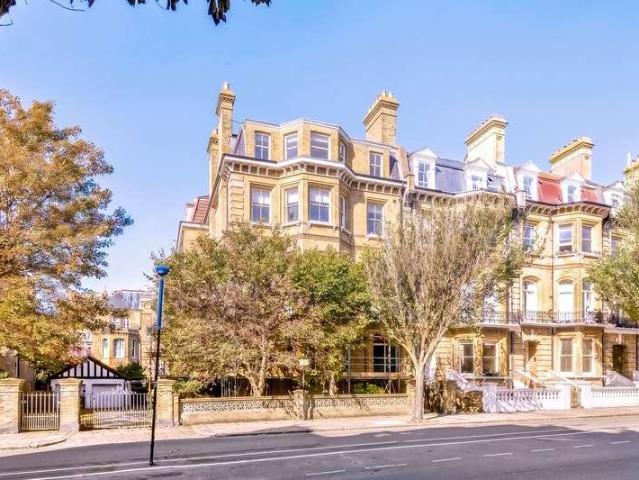 2 bed flat for sale