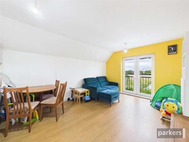 2 bed flat for sale