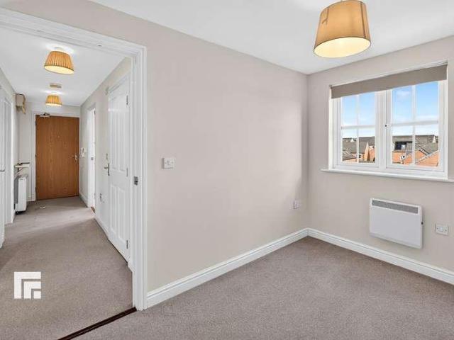 2 bed flat for sale