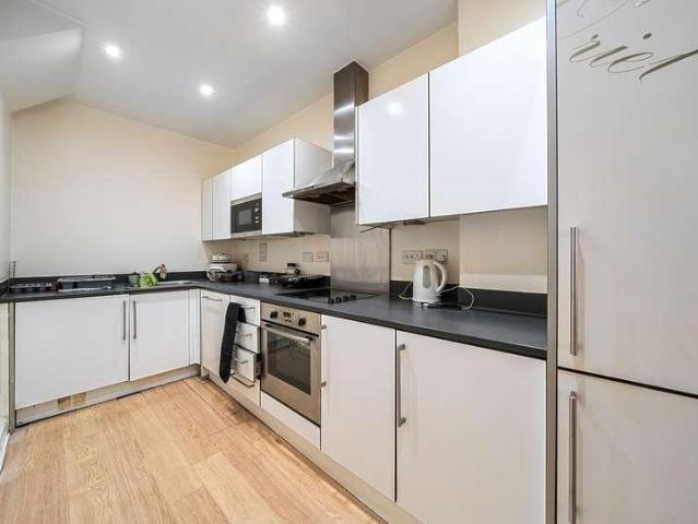 2 bed flat for sale