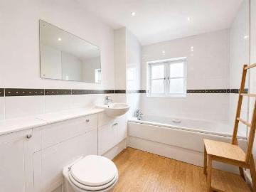 2 bed flat for sale