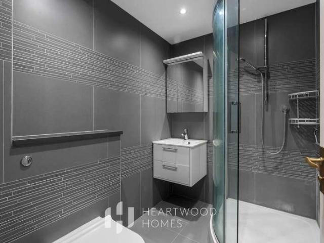 2 bed flat for sale