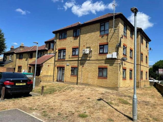 2 bed flat for sale