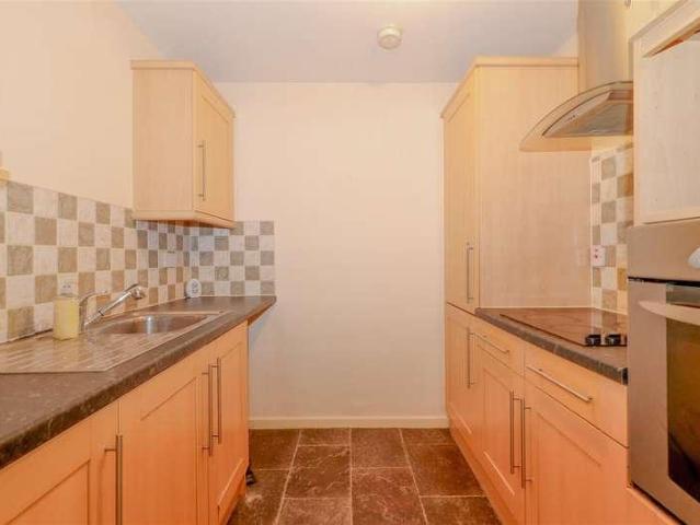 2 bed flat for sale