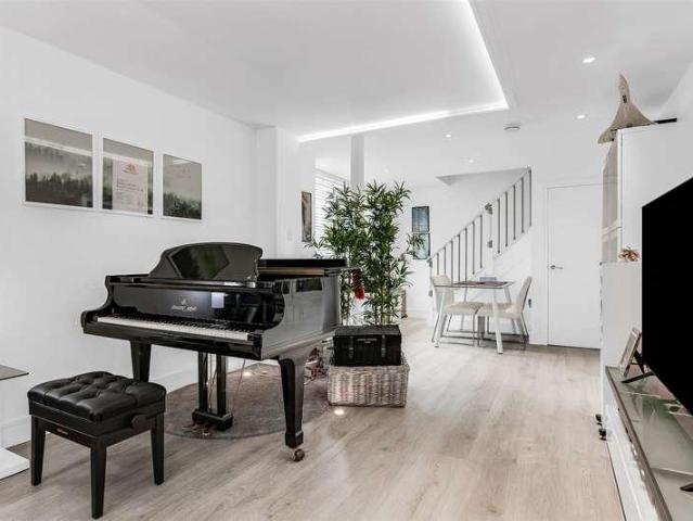2 bed flat for sale
